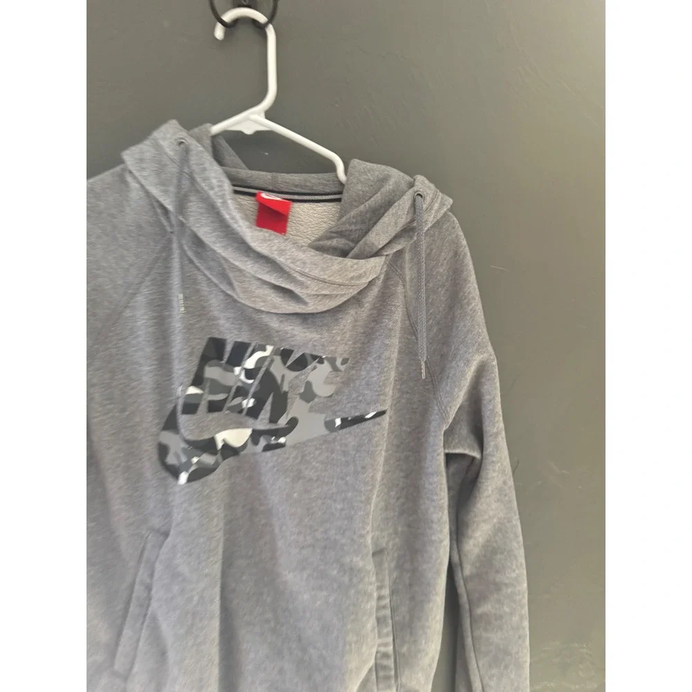 Nike Mens Gray Camo Logo Funnel Neck Hoodie Sweatshirt Medium Raglan Pullover‎